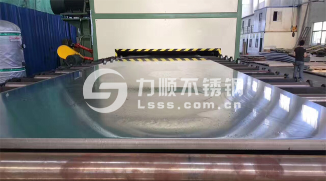 不(bú)鏽鋼鏡麵(miàn)板