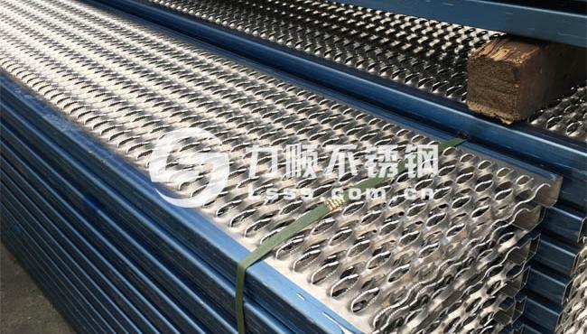 鱷魚嘴防滑(huá)板廠家