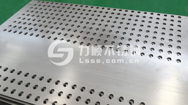 不鏽鋼多(duō)孔板激光切割