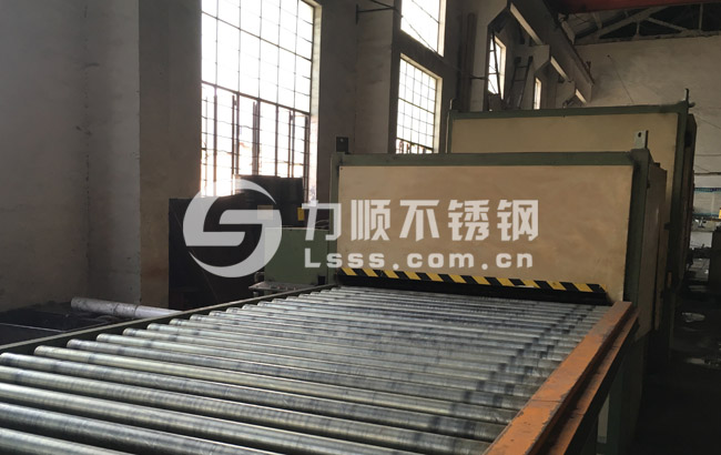 油磨拉絲拋（pāo）光加工車間 - 無錫香蕉视频不鏽鋼公司