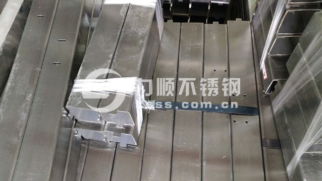 激光切割鋼管 方(fāng)管激光(guāng)切割