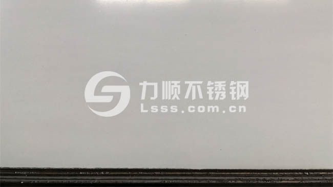 熱軋不鏽鋼拉絲板貼(tiē)膜