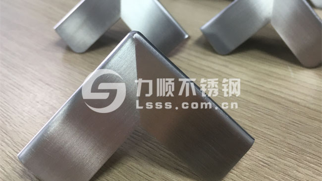 不鏽鋼拉絲板焊接無縫化處理效(xiào)果