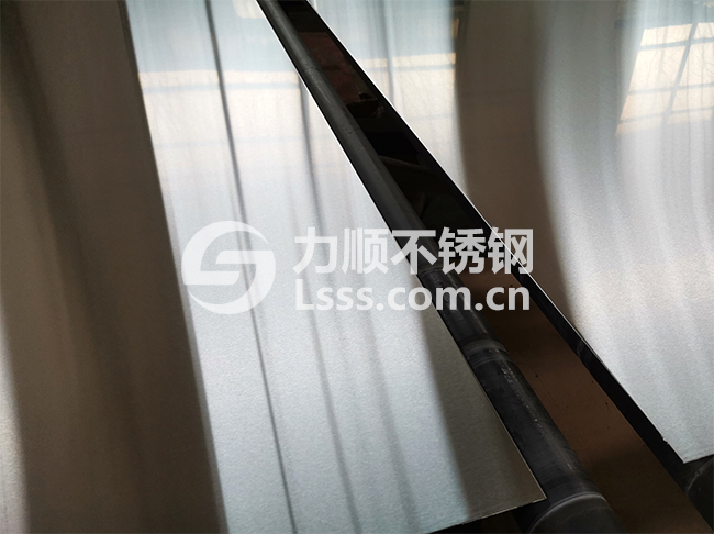 304拉絲板圖片 304拉絲板加(jiā)工