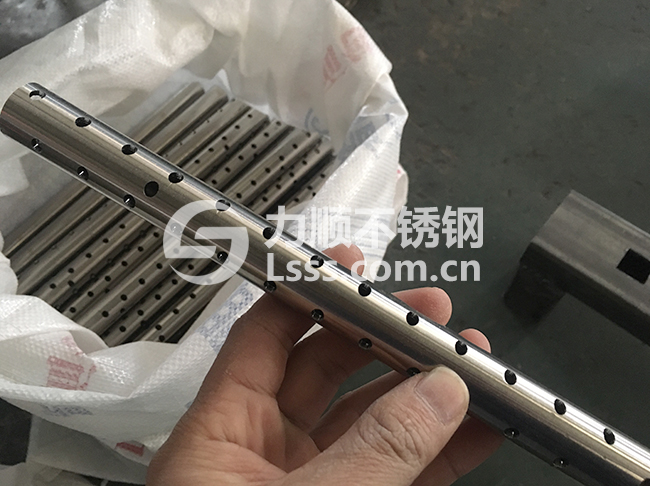 不鏽（xiù）鋼管切孔 激光切割鋼管 不（bú）鏽（xiù）鋼管切圓孔 圓管25*3