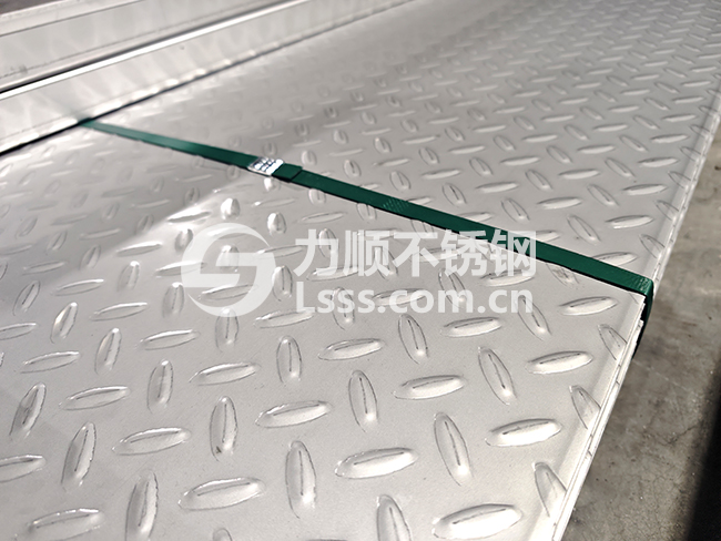 花紋板樓梯踏步 不鏽鋼防滑板 扁豆(dòu)花 花紋板樓梯踏步 不鏽(xiù)鋼防滑板 扁豆花